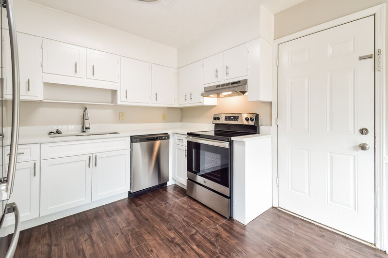 1,785/Mo, 1308 Autumn Hill Ln Stone Mountain, GA 30083 Kitchen View 2