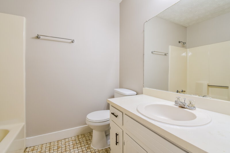 1,785/Mo, 1308 Autumn Hill Ln Stone Mountain, GA 30083 Bathroom View