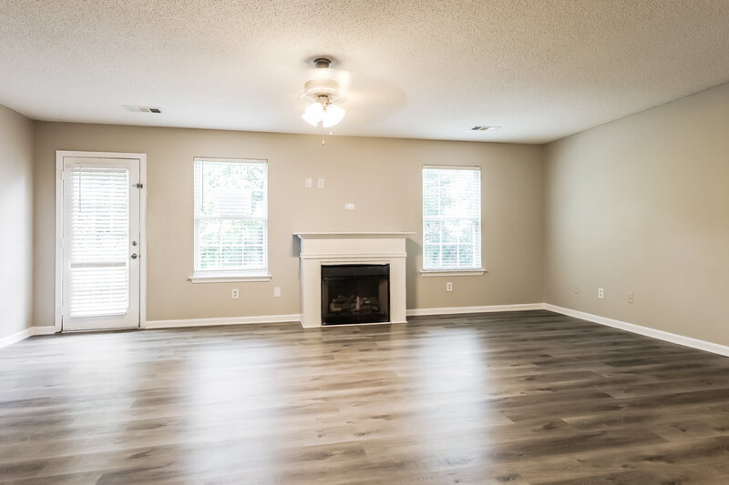 2,025/Mo, 1915 Simmons Ln Hampton, GA 30228 Living Room View