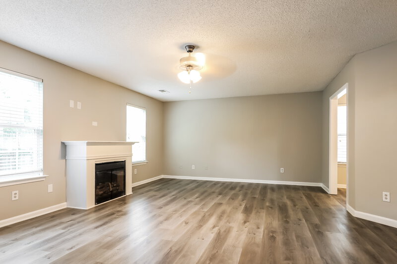 2,025/Mo, 1915 Simmons Ln Hampton, GA 30228 Living Room View 3
