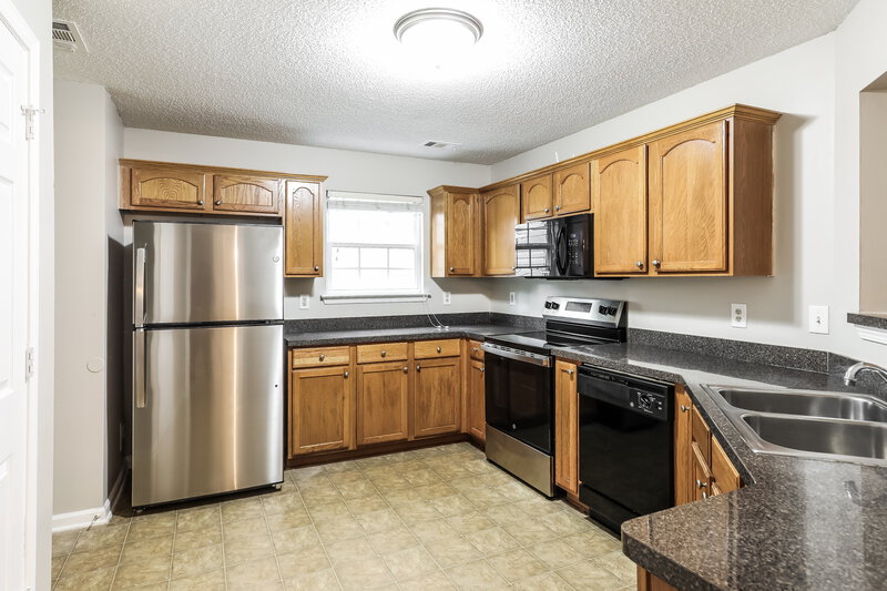 2,025/Mo, 1915 Simmons Ln Hampton, GA 30228 Kitchen View