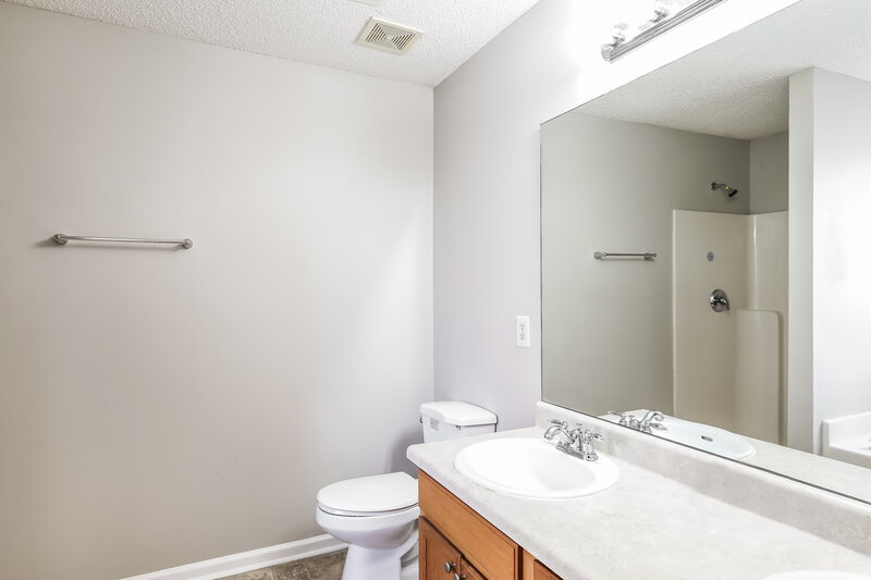 2,025/Mo, 1915 Simmons Ln Hampton, GA 30228 Main Bathroom View