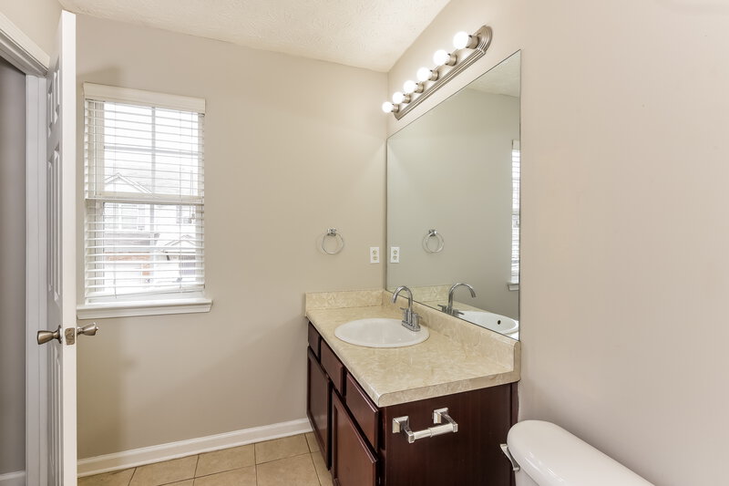 0/Mo, 4415 Stone Gate Way East Point, GA 30344 Main Bathroom View