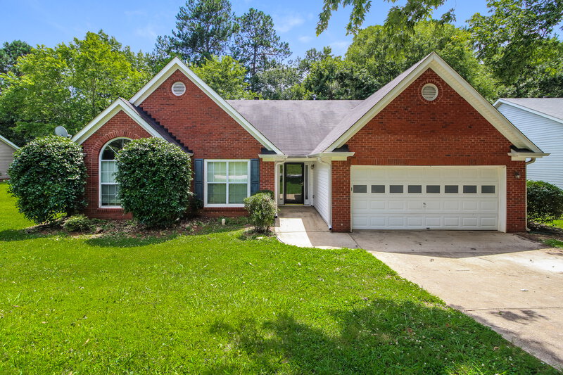 1,950/Mo, 5729 Lakeview Cir Lithonia, GA 30058 External View