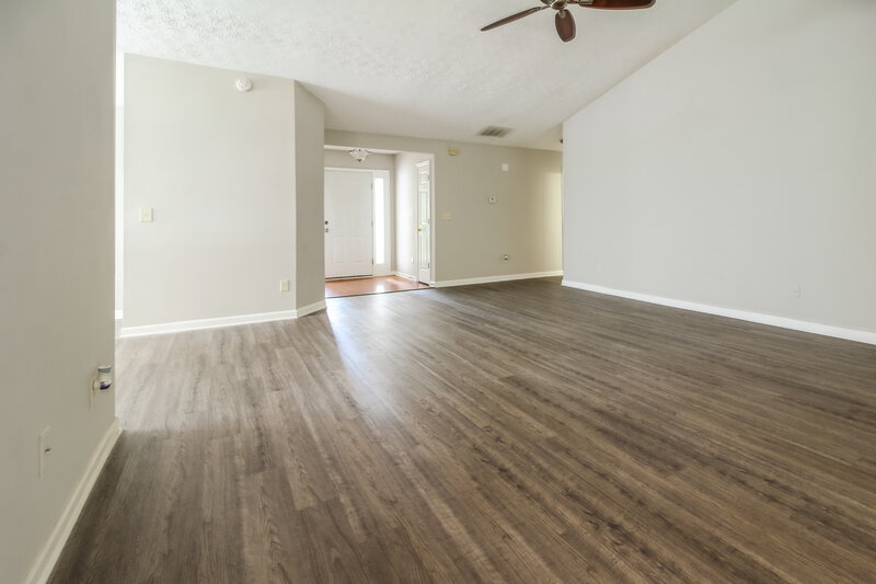 1,950/Mo, 5729 Lakeview Cir Lithonia, GA 30058 Living Room View