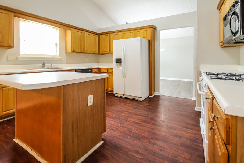 1,950/Mo, 5729 Lakeview Cir Lithonia, GA 30058 Kitchen View 2