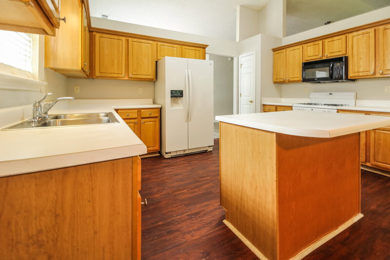 1,950/Mo, 5729 Lakeview Cir Lithonia, GA 30058 Kitchen View 3