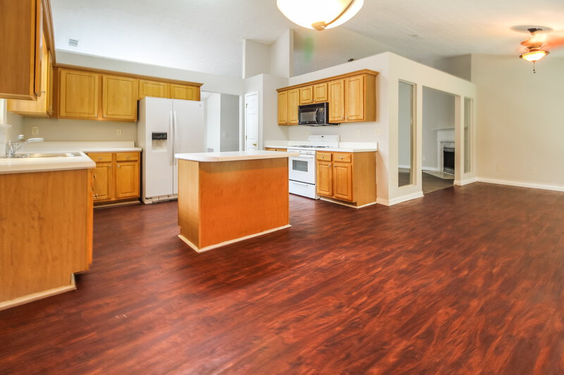 1,950/Mo, 5729 Lakeview Cir Lithonia, GA 30058 Kitchen View 4
