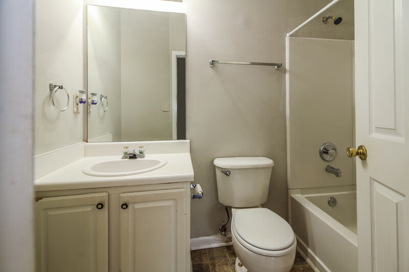 1,950/Mo, 5729 Lakeview Cir Lithonia, GA 30058 Bathroom View