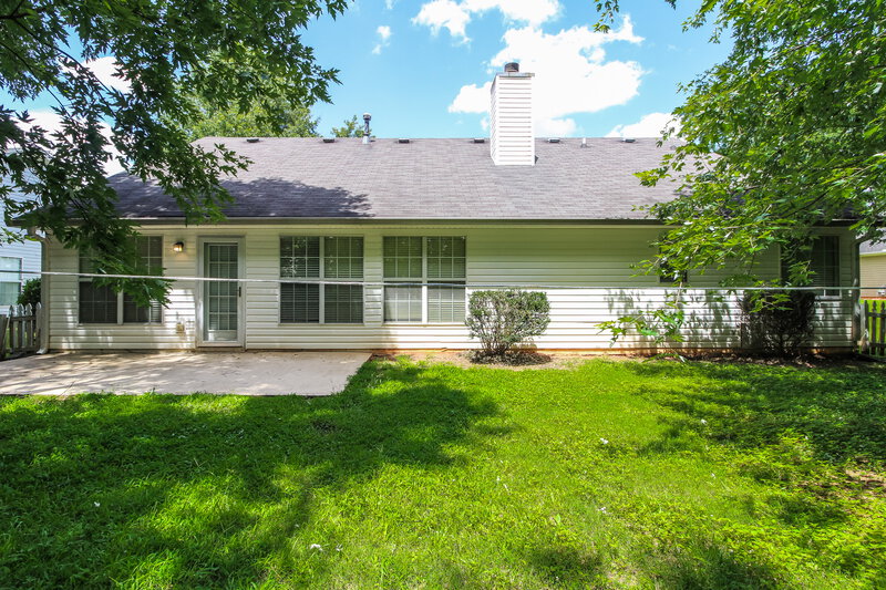 1,950/Mo, 5729 Lakeview Cir Lithonia, GA 30058 Rear View