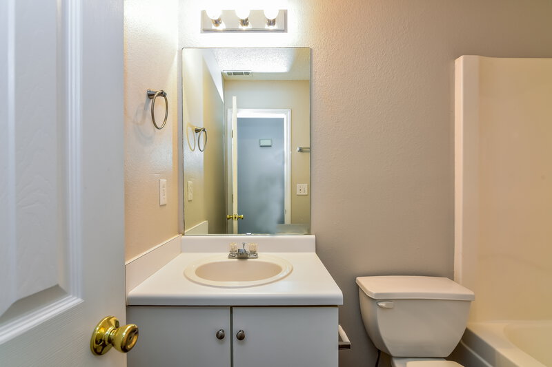1,635/Mo, 6287 Klondike River RD Lithonia, GA 30038 Bathroom View 2