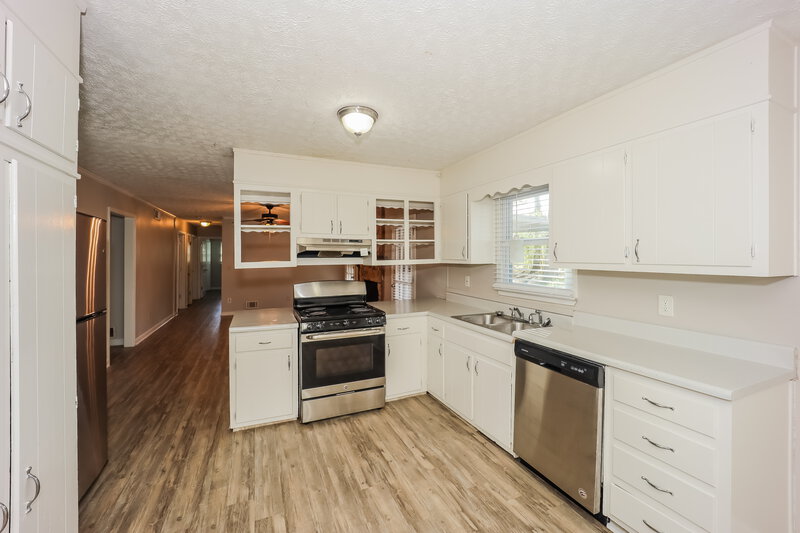1,715/Mo, 500 Mary Erna Drive Fairburn, GA 30213 Kitchen View