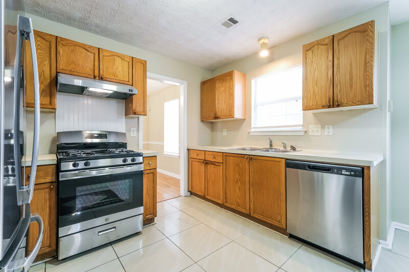 1,785/Mo, 1280 KILGORE Rd Lithonia, GA 30058 Kitchen View 2