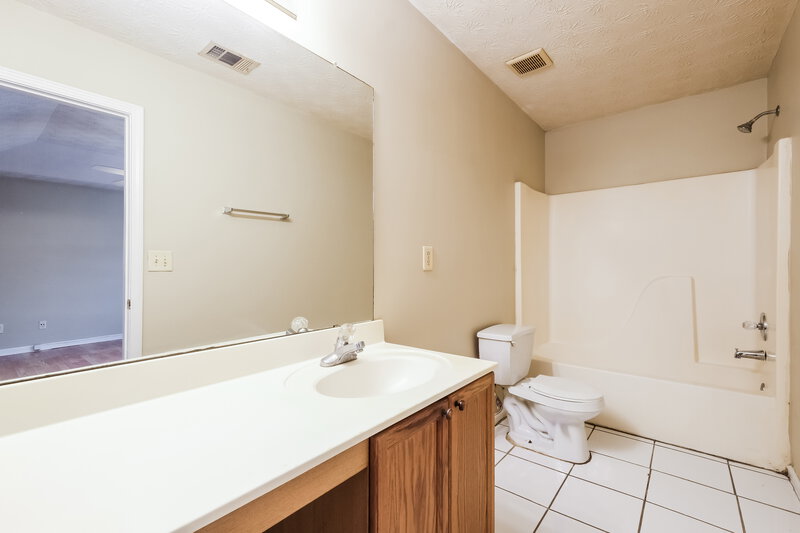 1,785/Mo, 1280 KILGORE Rd Lithonia, GA 30058 Main Bathroom View