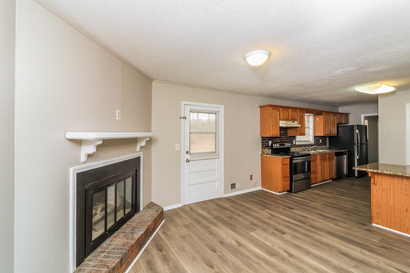 1,685/Mo, 4667 Cresant Lane Douglasville, GA 30135 Living Room View 3