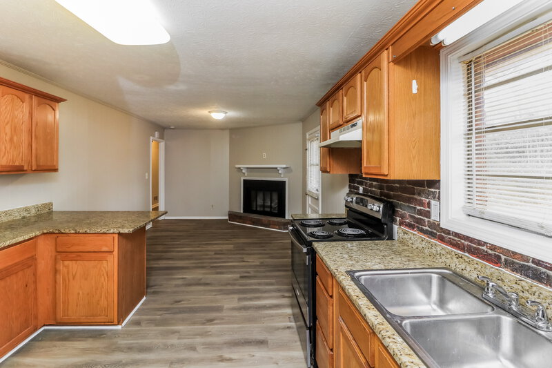 1,685/Mo, 4667 Cresant Lane Douglasville, GA 30135 Kitchen View