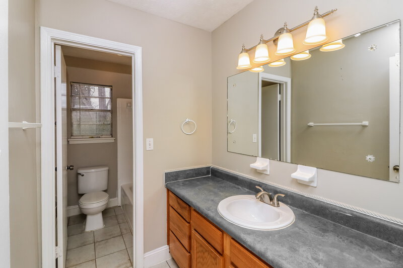 1,685/Mo, 4667 Cresant Lane Douglasville, GA 30135 Main Bathroom View 2