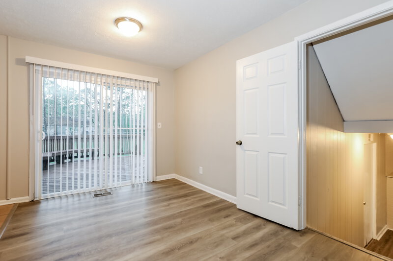 1,680/Mo, 8935 Ashwood Drive Riverdale, GA 30274 Dining Room View 2