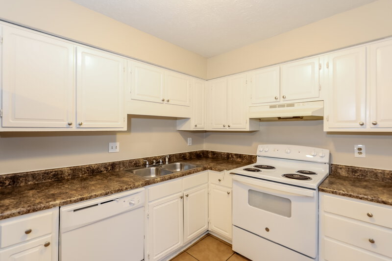 1,680/Mo, 8935 Ashwood Drive Riverdale, GA 30274 Kitchen View