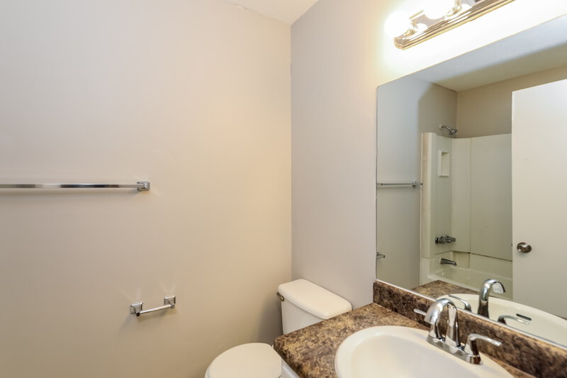 1,680/Mo, 8935 Ashwood Drive Riverdale, GA 30274 Main Bathroom View