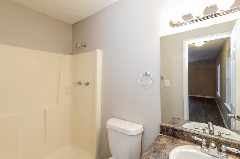 1,680/Mo, 8935 Ashwood Drive Riverdale, GA 30274 Bathroom View