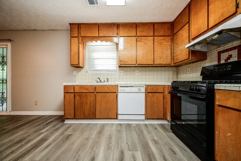 1,670/Mo, 4255 LOVELESS Place Ellenwood, GA 30294 Kitchen View