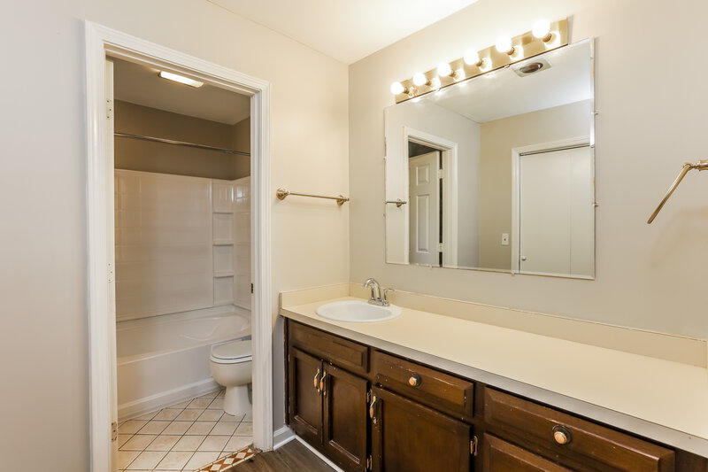 2,110/Mo, 6651 Windwood Circle Douglasville, GA 30135 Main Bathroom View