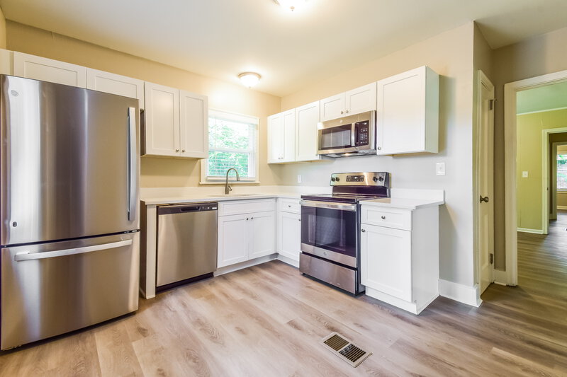 1,760/Mo, 1380 BOLTON Road NW Atlanta, GA 30331 Kitchen View 2