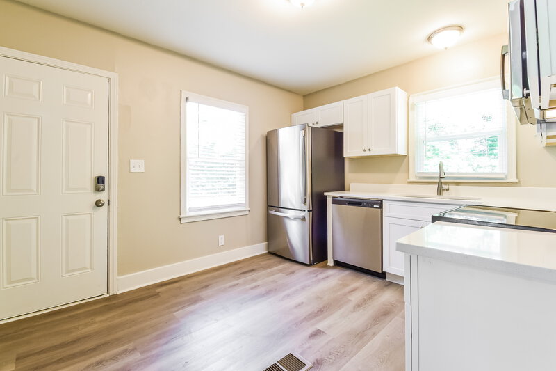 1,760/Mo, 1380 BOLTON Road NW Atlanta, GA 30331 Kitchen View 3