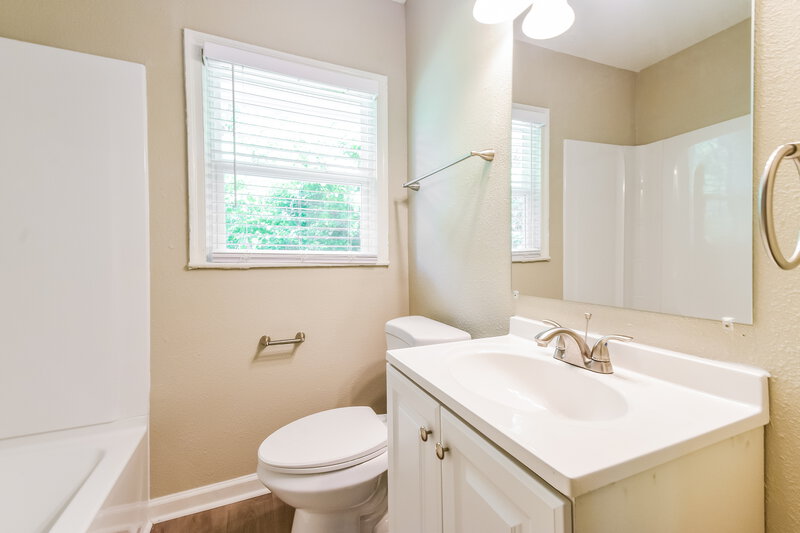 1,760/Mo, 1380 BOLTON Road NW Atlanta, GA 30331 Bathroom View