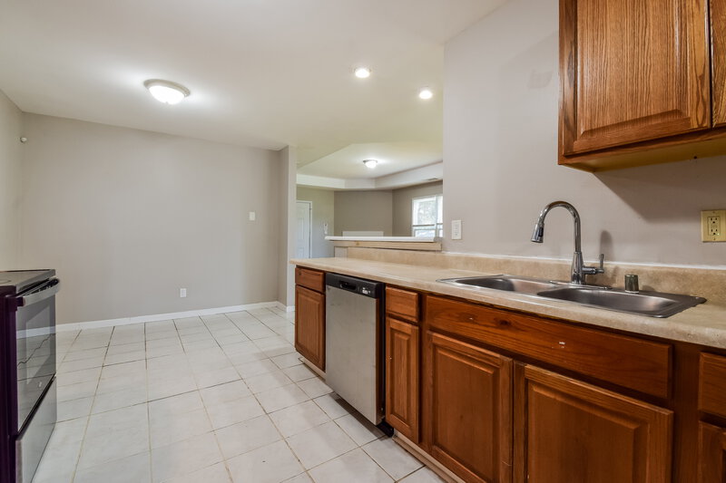 1,705/Mo, 700 S Grand Avenue NW Atlanta, GA 30318 Kitchen View