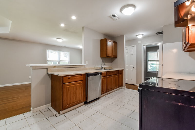 1,705/Mo, 700 S Grand Avenue NW Atlanta, GA 30318 Kitchen View 2
