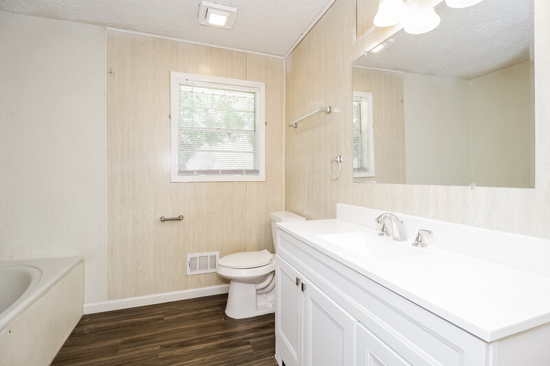 1,790/Mo, 6185 Marilla Street Douglasville, GA 30135 Main Bathroom View