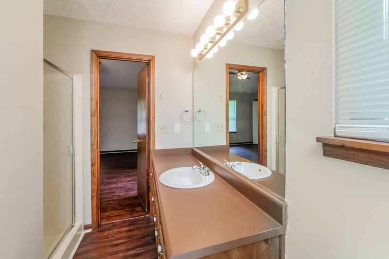1,810/Mo, 4690 Balley Shannon Drive SE Mableton, GA 30126 Main Bathroom View 2