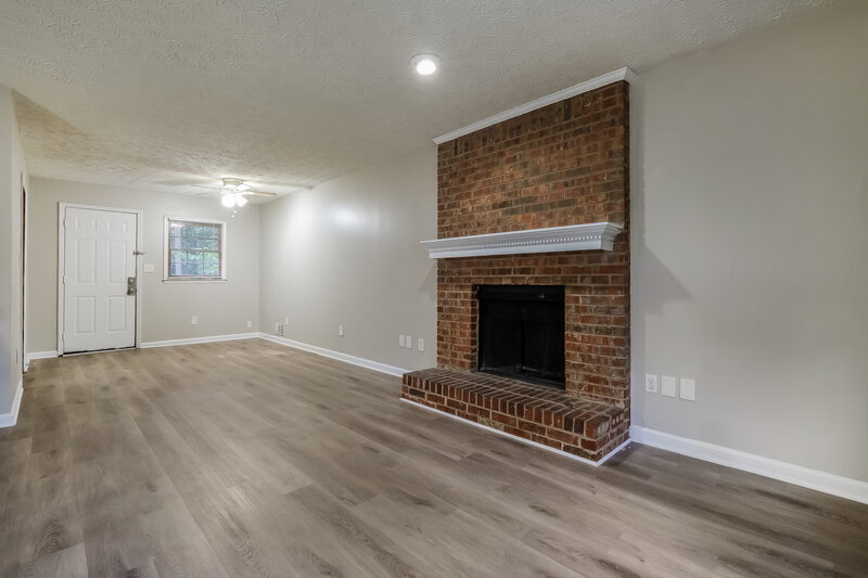 1,620/Mo, 180 Belmont Farms Drive Ellenwood, GA 30294 Living Room View 2