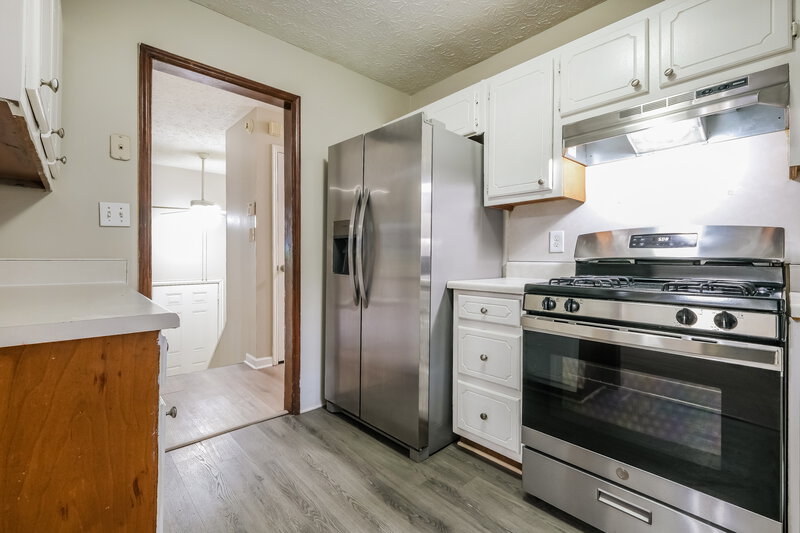 1,620/Mo, 180 Belmont Farms Drive Ellenwood, GA 30294 Kitchen View 2