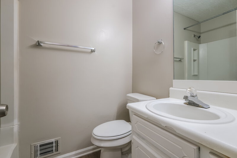 1,620/Mo, 180 Belmont Farms Drive Ellenwood, GA 30294 Bathroom View
