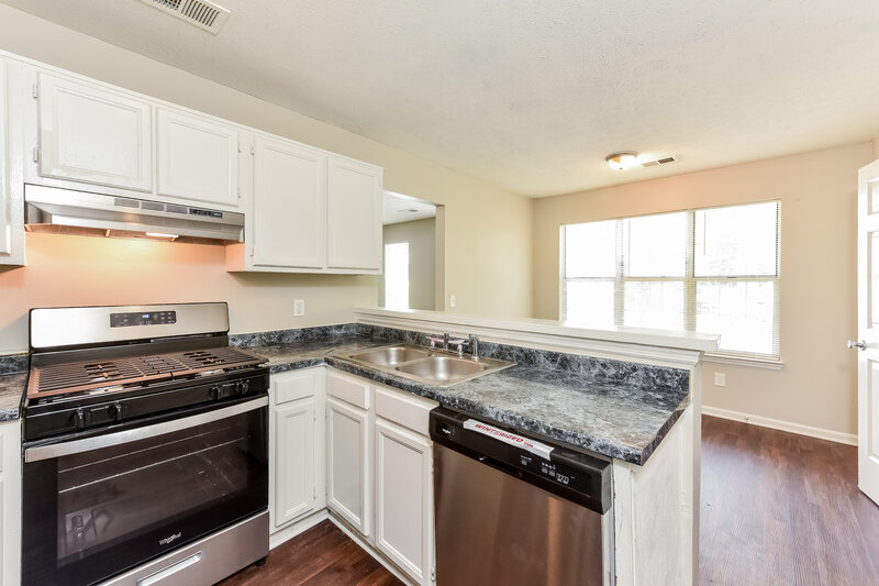 1,695/Mo, 564 CRESTRIDGE Court Stone Mountain, GA 30083 Kitchen View