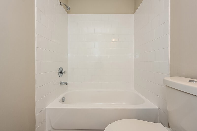 1,805/Mo, 7667 COMMERCE Court Riverdale, GA 30296 Bathroom View 2