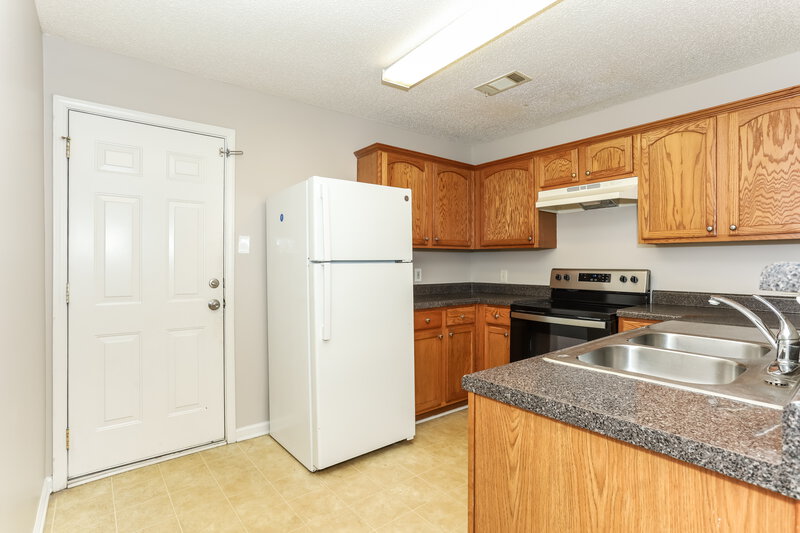 2,510/Mo, 340 Parkway Road Unit 340 Union City, GA 30291 Kitchen View