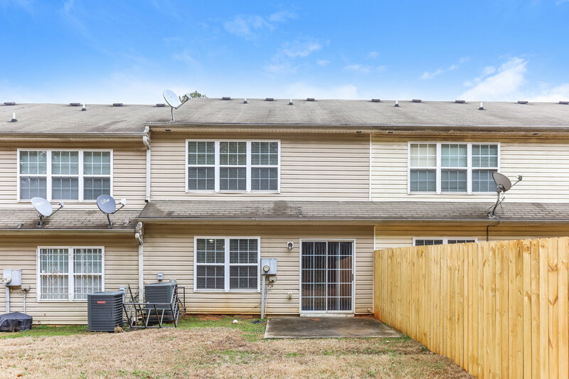 2,510/Mo, 340 Parkway Road Unit 340 Union City, GA 30291 Rear View