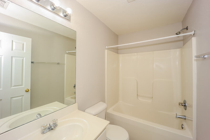 1,565/Mo, 299 BROOKVIEW Drive Riverdale, GA 30274 Bathroom View
