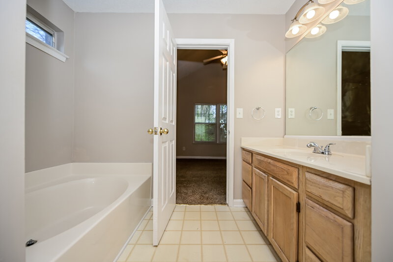 1,705/Mo, 5902 Meadow Lane Rex, GA 30273 Main Bathroom View
