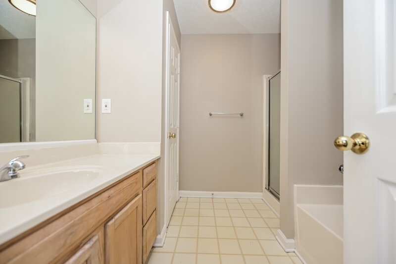 1,705/Mo, 5902 Meadow Lane Rex, GA 30273 Main Bathroom View 2