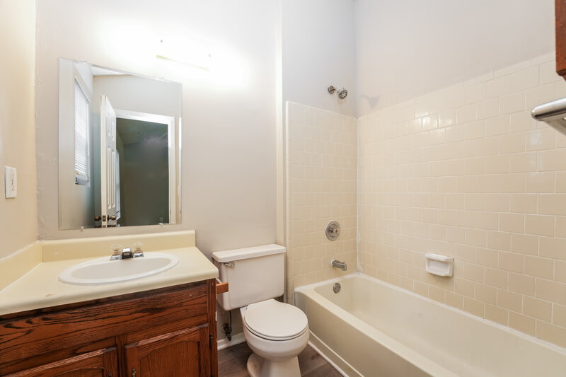 1,380/Mo, 1418 STONEGATE Pointe Stone Mountain, GA 30083 Main Bathroom View