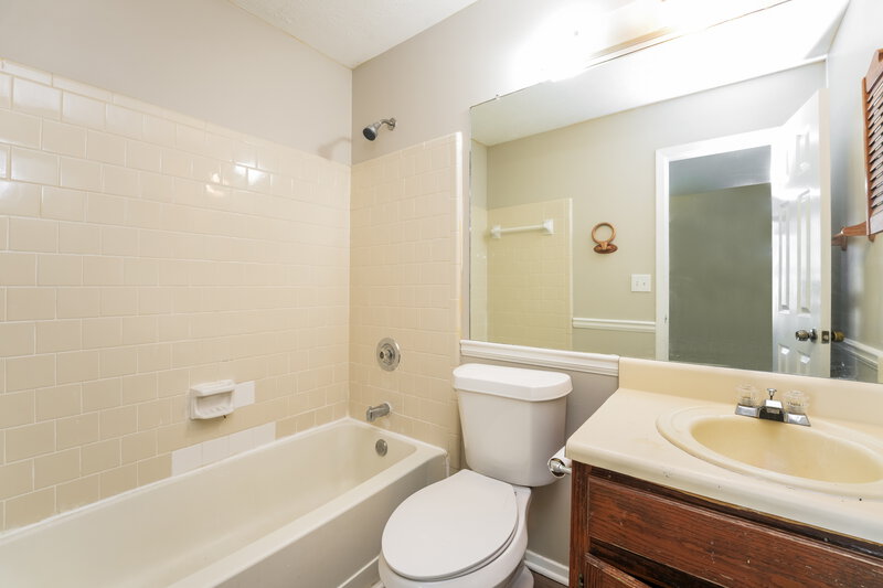 1,380/Mo, 1418 STONEGATE Pointe Stone Mountain, GA 30083 Bathroom View