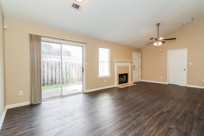 1,565/Mo, 1486 Fall Creek Trce N Douglasville, GA 30134 Living Room View