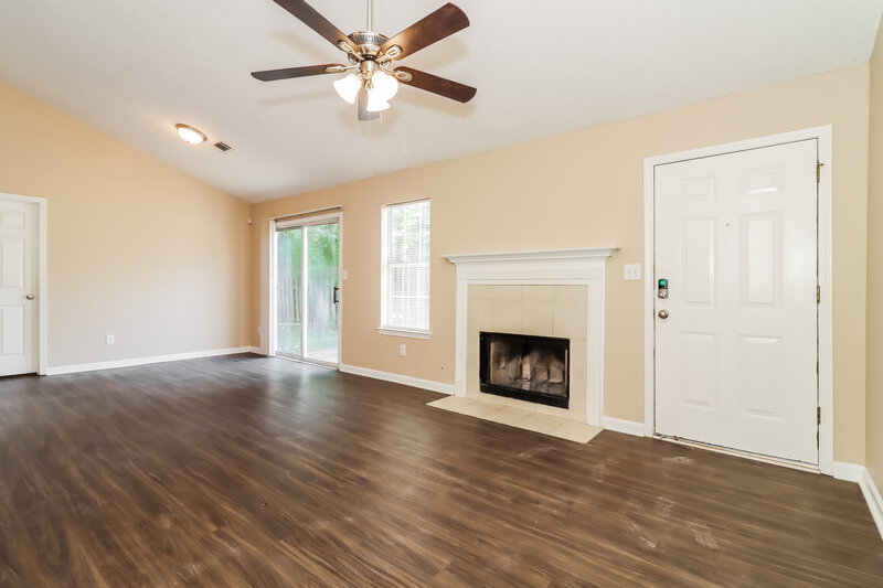 1,565/Mo, 1486 Fall Creek Trce N Douglasville, GA 30134 Living Room View 2