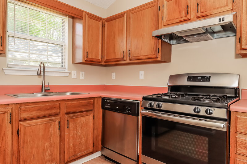 1,565/Mo, 1486 Fall Creek Trce N Douglasville, GA 30134 Kitchen View 2