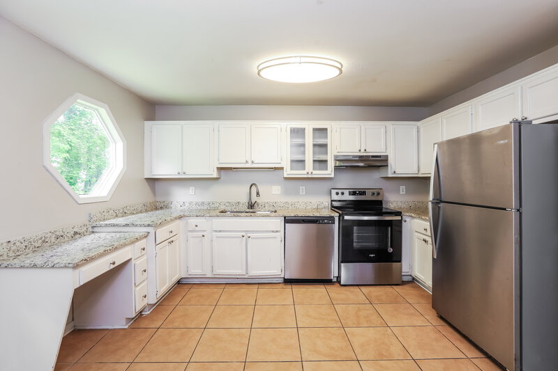 2,090/Mo, 221 Clydesdale Lane SE Mableton, GA 30126 Kitchen View 2